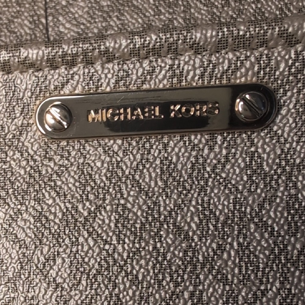 Michael Kors Metallic Adjustable Belt Bag in Gift Box - Picture 6 of 9